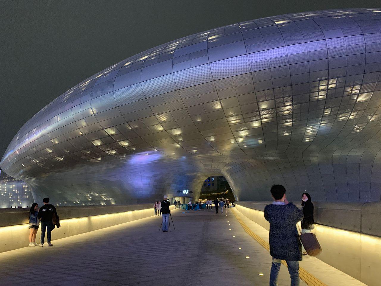 2025 Dongdaemun Night Market Visit! - Enjoy all the attractions from lively DDP night market!